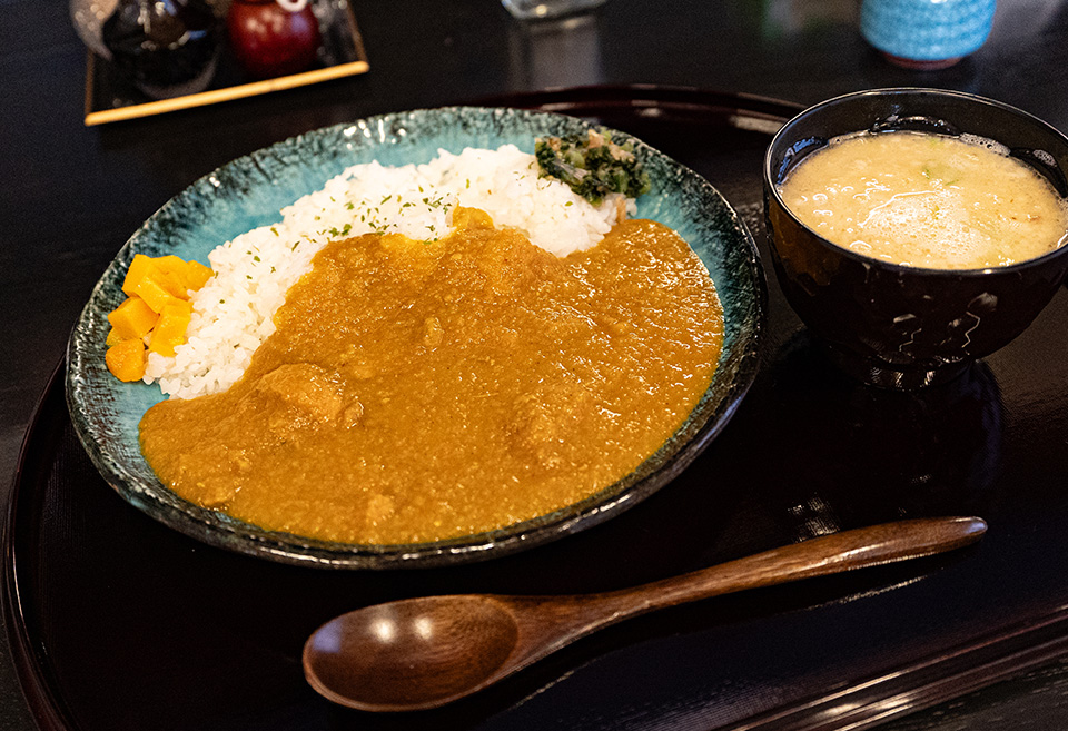 ランチ提供「治部坂カレー」